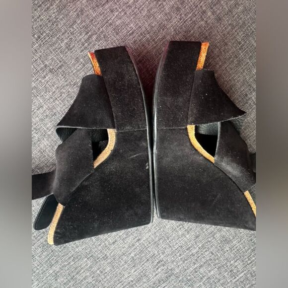 Pedro Garcia
Denia Crossover Wedge Sandals Size 9 - Picture 4 of 14